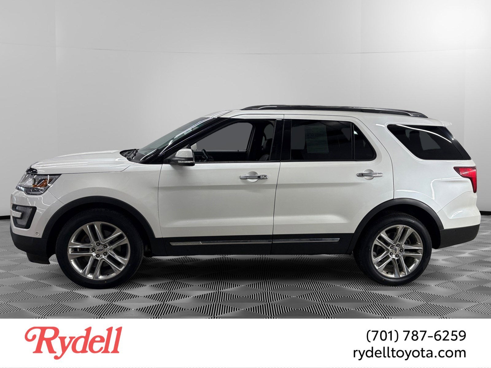 2016 Ford Explorer — side profile view