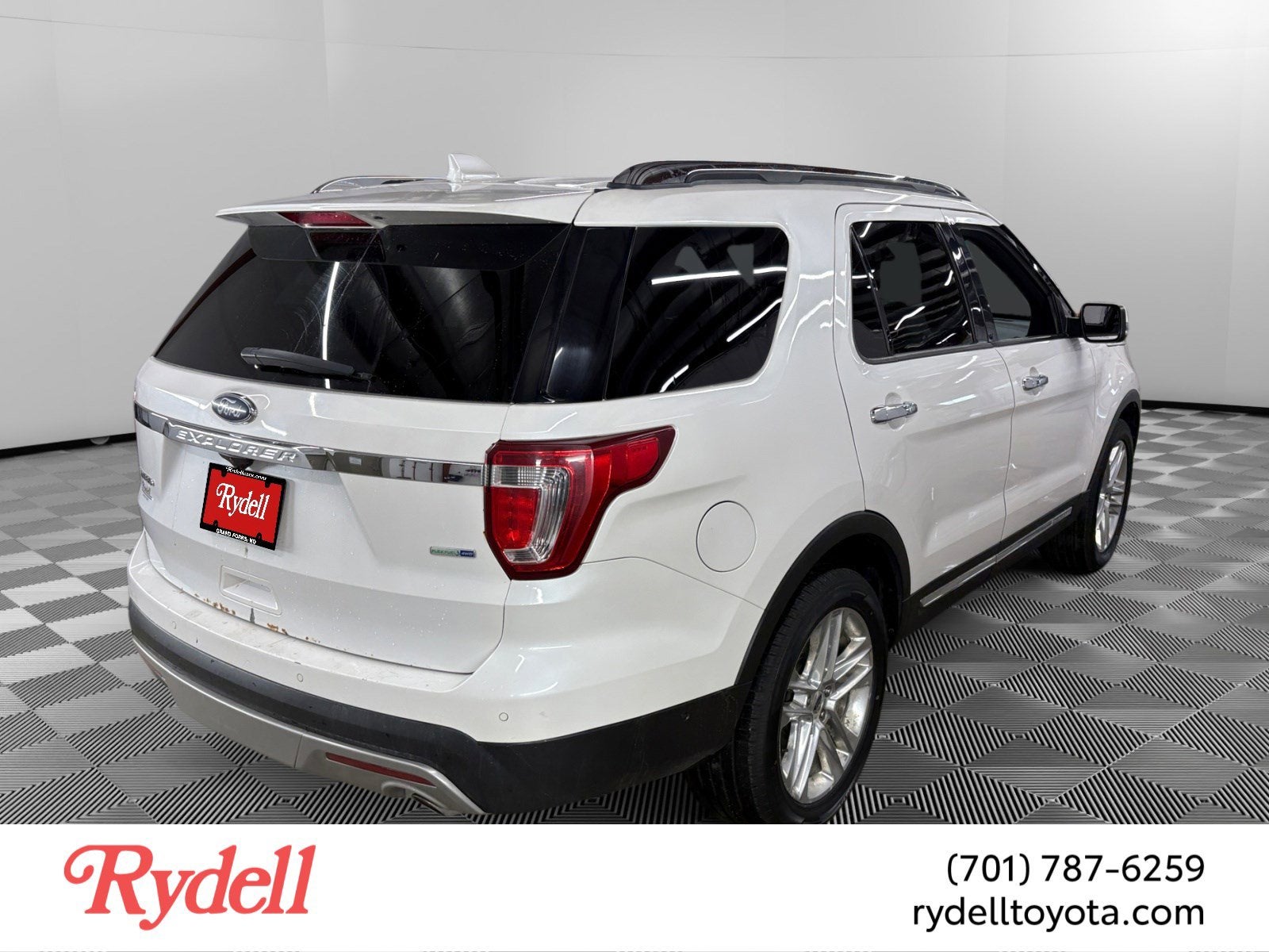 2016 Ford Explorer — detail view