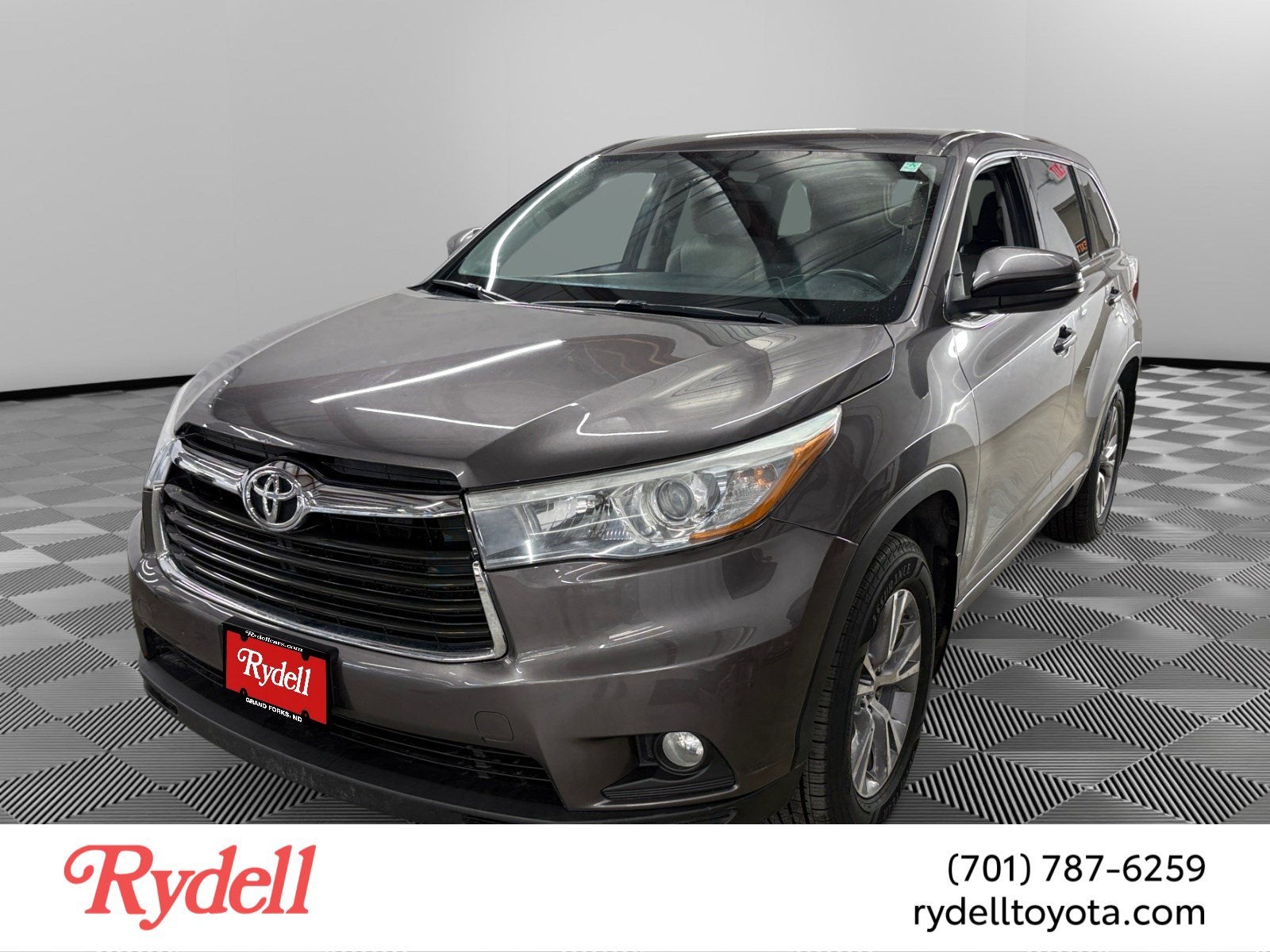 2016 Toyota Highlander LE in Magnetic Gray — front three-quarter view