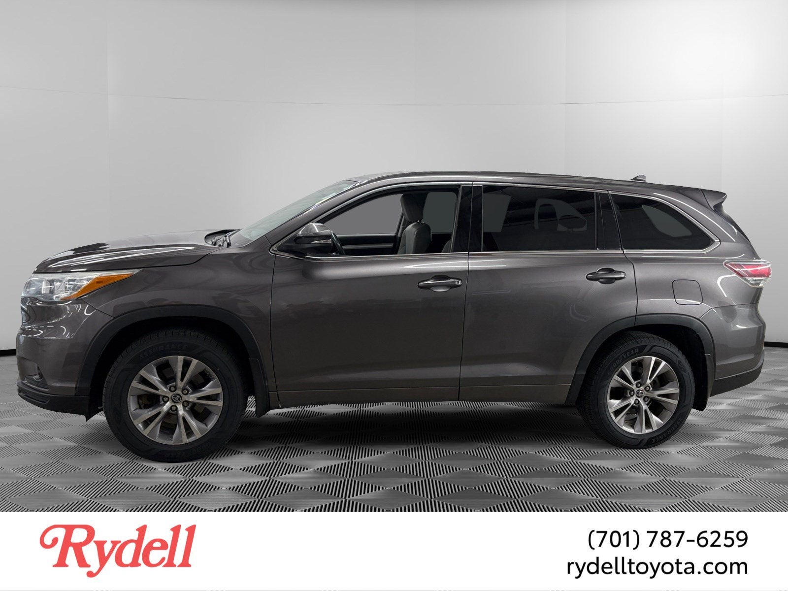 2016 Toyota Highlander — side profile view